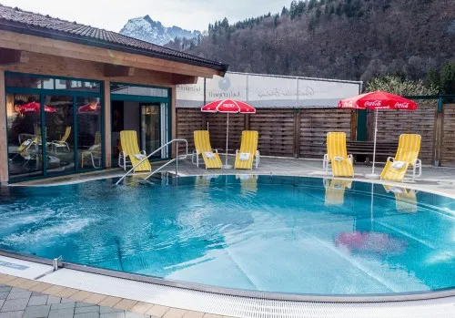 Aussenschwimmbecken mit Massagedüsen